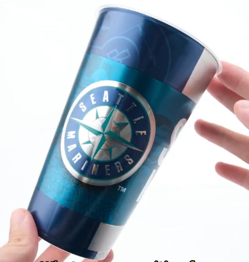 Obtenha etiquetas com efeito de textura em relevo YZY para suas xícaras